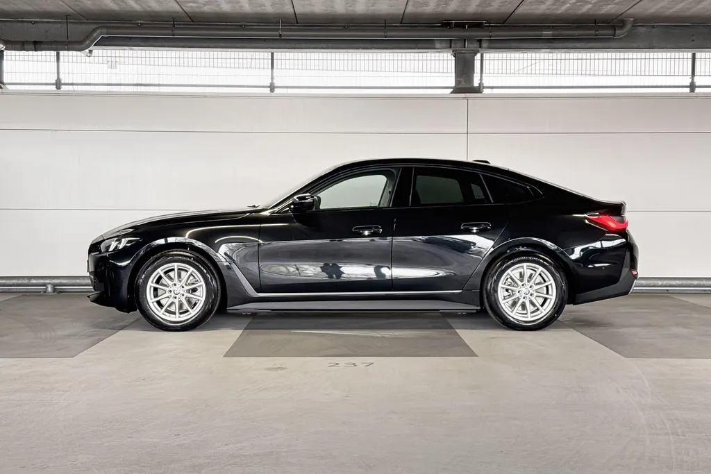 BMW i4 eDrive35 70 kWh