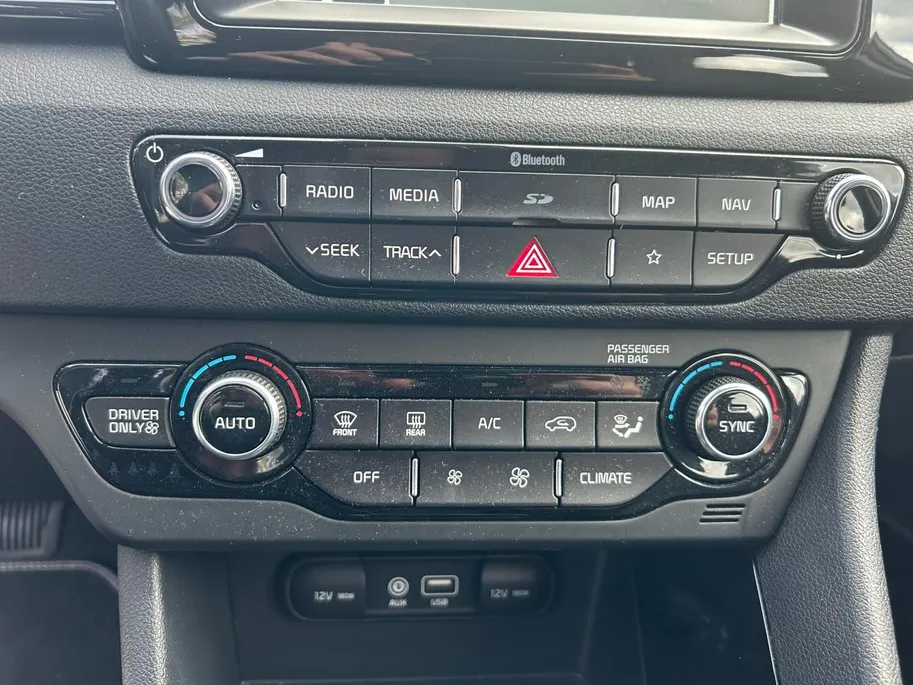 Kia Niro 1.6 GDi Hybrid DynamicLine |Super complete en leuke uitvoering! NU INCL Premiumpakket GRATIS! Incl. 12 maanden garantie! RIJKLAARPRIJS!!
