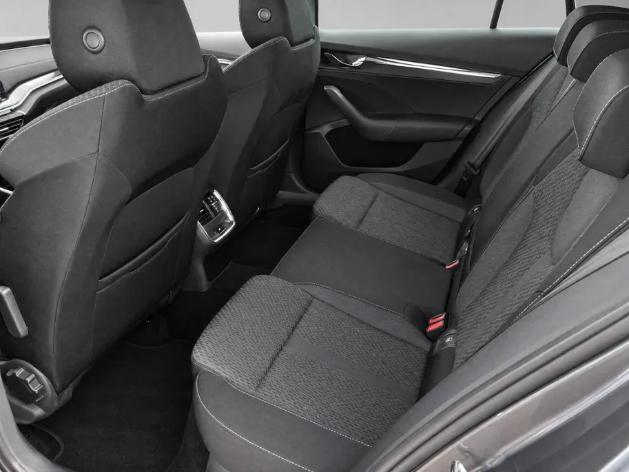 Škoda Octavia Combi 1.5e-TSI/150PK Business Edition Plus · Navigatie · Apple/Android Car Play · Camera + Parkeersensoren · Stoelverwarming ·