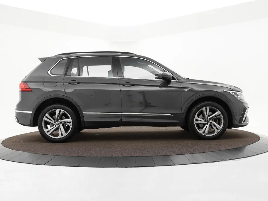 Volkswagen Tiguan 1.4 TSI 245pk DSG eHybrid R-Line Business · Apple/Android Car Play · Wegklapbare Trekhaak · Alarm · Dodehoek Detectie · Stoel-& Stuurverwarming · 19'' Inch ·