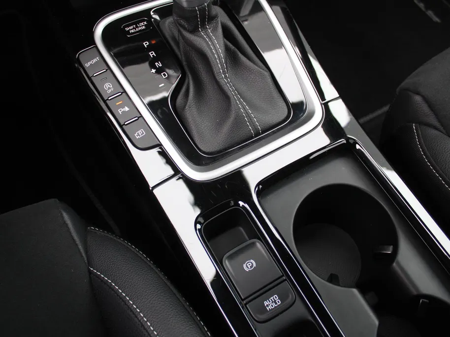 Kia Ceed 1.5 T-GDi GT-Line | Stuur-/stoelverwarming | Schuifdak | Cruise adapt. | Camera | 17' LM | LED | Dodehoek sensor | Draadloze lader |