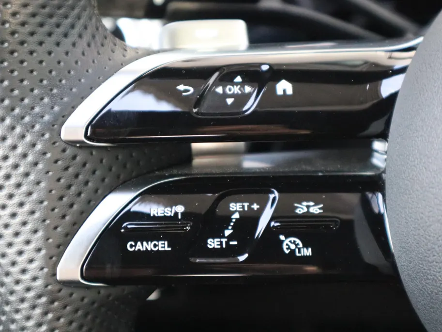 Mercedes-Benz E-Klasse 300 e AMG Line