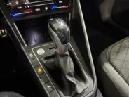 Volkswagen Taigo 115PK TSI R-Line Edition Automaat | Digital Cockpit | Camera | Adaptive Cruise Control | Apple CarPlay/Android Auto | 18' Lichtmetalen Velgen | Climate Control | Armsteun | Parkeersensoren |