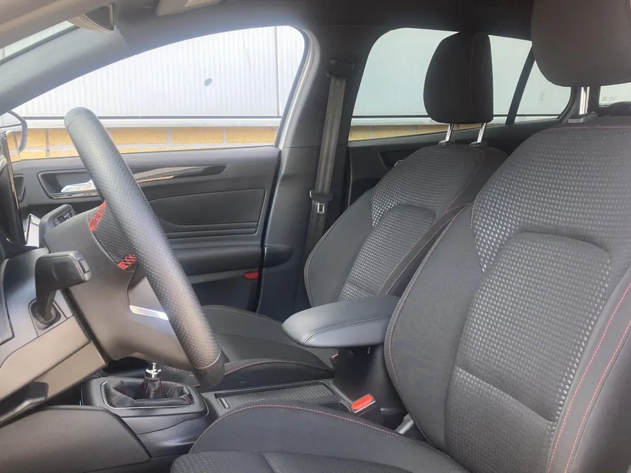 Ford Focus 1.0 EcoBoost Hybrid 125 pk ST Line Wagon Navigatie groot scherm - Apple Carplay/ Android Auto - Winter Pack - Driver Assistance Pack