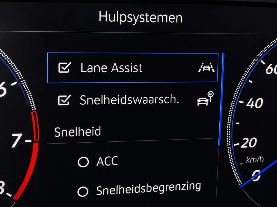 Volkswagen T-Roc 1.5eTsi/150PK DSG R-Line Black Style · Panoramadak · Camera + Parkeersensoren · Apple/Android Car Play · Garantie t/m 18-06-2027