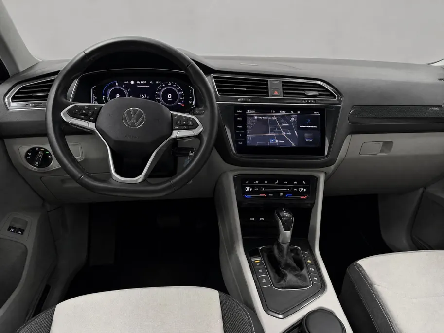 Volkswagen Tiguan 1.4 TSI 245pk DSG eHybrid Elegance · Camera · Panoramadak · Wegklapbare Trekhaak · Apple/Android Car Play · 18'' Inch ·