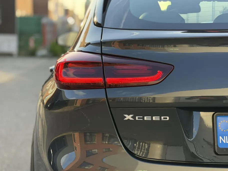 Kia XCeed 1.0 T-GDi DynamicLine | Trekhaak | Achteruitrijcamera | Parkeersensoren achter | Apple/Android Carplay | Navi | Climate Control | LMV
