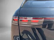 Volkswagen Passat Variant 1.5eHybrid 200kW/272PK R-Line Black Style DSG · Panoramadak · Navigatie · Trekhaak · Garantie t/m 12-03-2030 of 100000km.