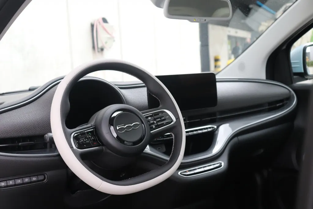 Fiat 500e La Prima by Bocelli 42 kWh | JBL | Winter | Pano | 17′