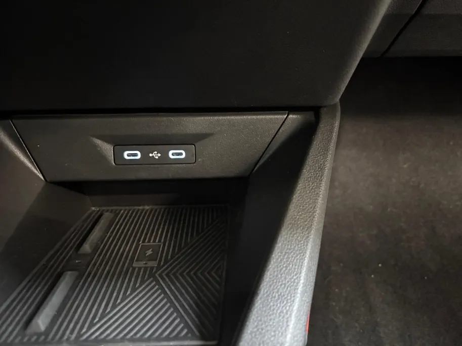 Renault Clio 1.8 Hybrid 160 esprit Alpine AUTOMAAT STOELVERWARMING STUURVERWARMING NAVI APPLE CARPLAY ANDROID AUTO LM VELGEN ALPINE ESPRiT UITVOERING !!!LET OP DEMO VRAAG NAAR ACTUELE KMSTAND!!!