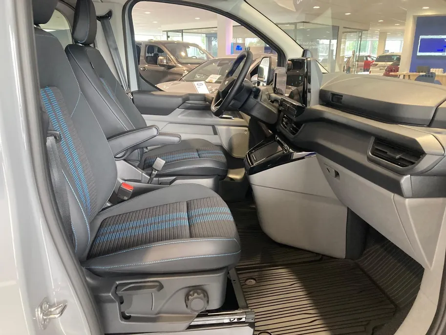 Ford Transit Custom 320 2.5 PHEV L2H1 Sport DC UIT VOORRAAD