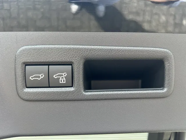 Subaru Uncharted 2E-xcite+ 77 kWh Automaat | Nieuw Leverbaar | Two-Tone Metallic Lak | Elek. Binnenspiegel | Lederen Bekleding