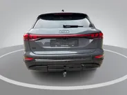 Audi Q6 e-tron S edition 83 kWh 252pk · Panoramadak · Inklap. Trekhaak · Luchtvering · 360 Camera · Matrix LED · Elek. Stoelen + Geheugen Bestuurder · Garantie t/m 19-06-2030 of 100.000km
