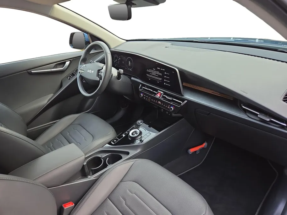 Kia Niro EV Edition Advanced 64.8 kWh Accu 100% | 1e Eigenaar | Dealer onderhouden | Cruise Control Adaptief | Stoelverwarming | Camera | Apple Carplay & Android Auto | Leder | Fabrieksgarantie t/m 28-3-2031 + 3x 1 jaar* | NAP