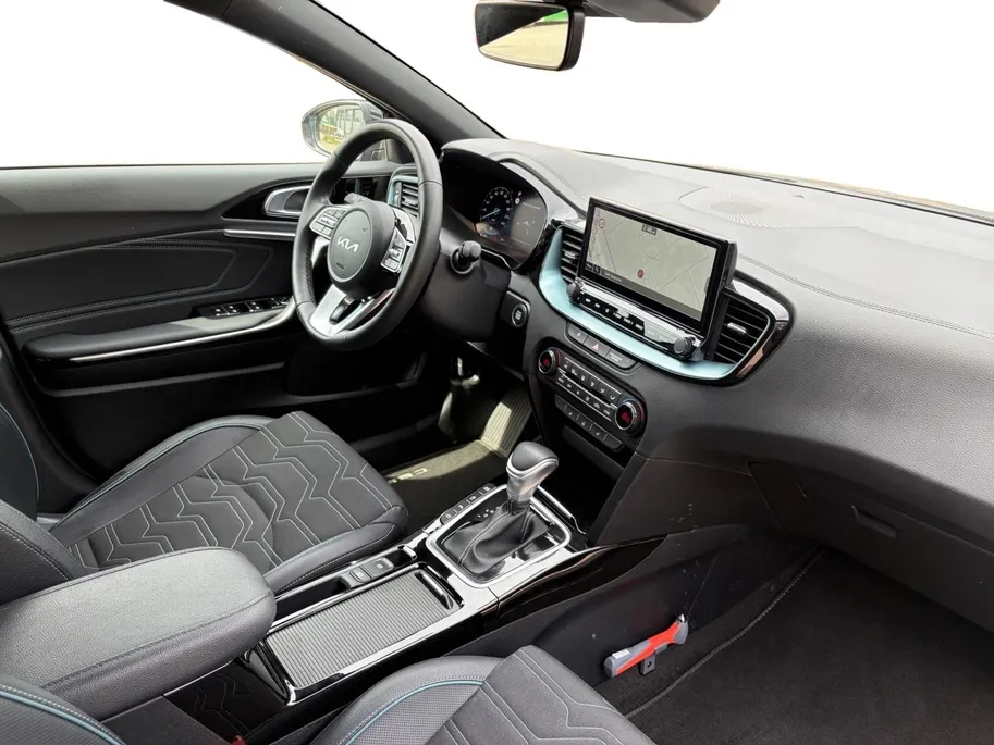 Kia Ceed Sportswagon 1.0 T-GDi MHEV Design Edition Automaat | Navi | Clima | Adaptive Cruise | Camera | Stoel-/Stuurverwarming | JBL Soundsysteem | LED Koplampen