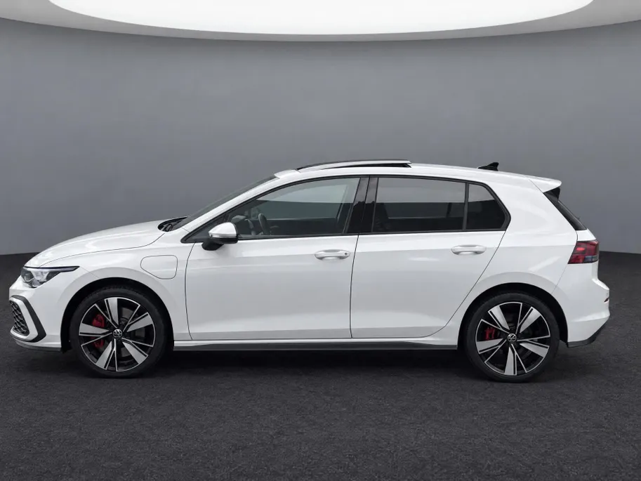 Volkswagen Golf 1.4 eHybrid 245pk GTE · Panoramadak · Trekhaak · Apple/Android Car Play · Camera · Stoelverwarming ·