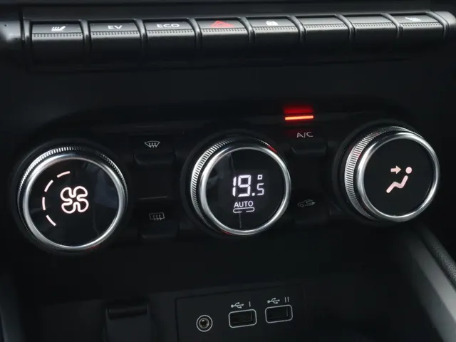 Mitsubishi Colt 1.6 HEV Intense+ Adaptive Cruise | Keyless | All Seasons