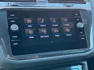 Volkswagen Tiguan 1.4TSIeHybrid/150PK R-Line Business+ · Panoramadak · Leder · Trekhaak · Camera · Apple/Android Car Play