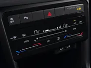 Volkswagen T-Cross 1.0 TSI 110pk R-Line · Apple/Android Car Play · P-Sensoren · Navigatie · Virtual Cockpit · 18'' Inch ·