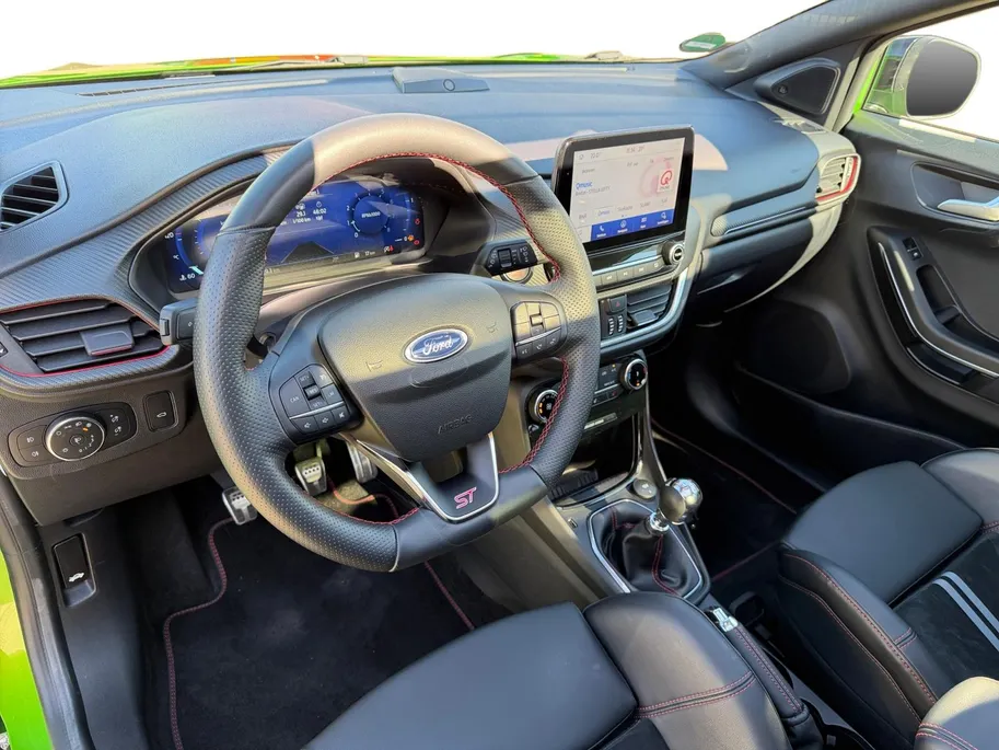 Ford Puma 1.5 EcoBoost ST-X | Dealer onderhouden | 200 pk | Pano dak | Launch control | Parkeersensoren voor en achter | Achteruitrijcamera | Winter pack | BLIS | 19' lichtmetalen velgen | Apple carplay & Android auto | Cruise control | Privacy glas | Bovag garanti