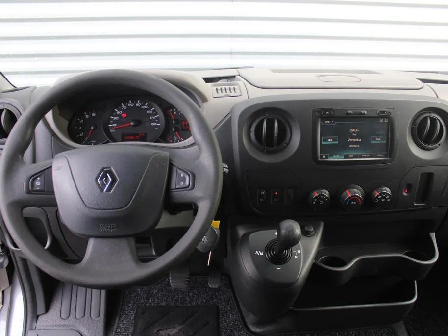 Renault Master T33 2.3 dCi L2H2 Stop & Start | Automaat | Trekhaak | Camera | Airco | Navi | Cruise | 16' LM | PDC | Licht-/regensensor | Volledig betimmerd |