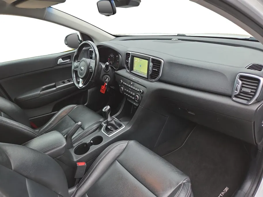 Kia Sportage 1.6 GDI DynamicLine | Dealer Onderhouden | Stoelverwarming voor en achter | camera | Navigatie | Cruise Control | LM Velgen 17' | Lader | 12 Maanden BOVAG Garantie |