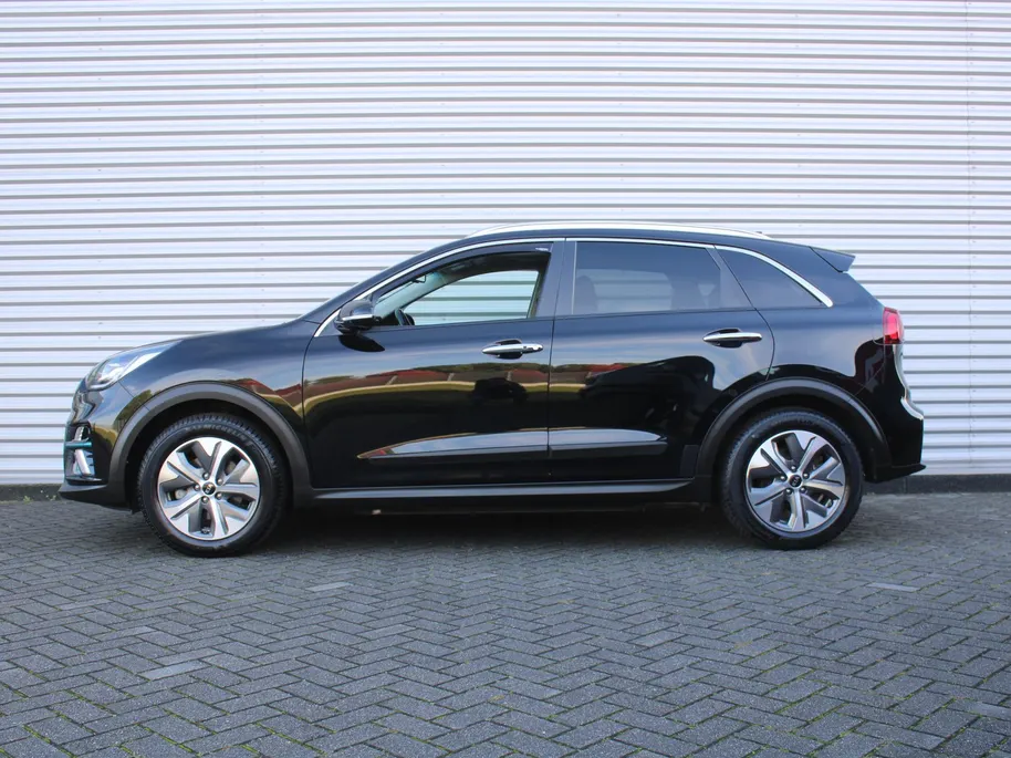 Kia e-Niro ExecutiveLine 64 kWh | Trekhaak | Stuur-/stoelverwarming + ventilatie | Leer | 17' LM | Cruise adapt. | Dodehoek detectie | LED | JBL audio |