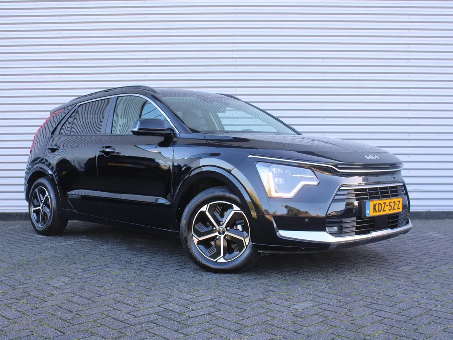 Kia Niro 1.6 GDi Hybrid DynamicPlusLine | Schuif-/kanteldak | Stuur-/stoelverwarming | Cruise adapt. | Camera | HUD | LED | Clima | 16' LM | Navi |