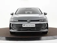 Volkswagen Passat Variant 1.5 eTSI 150pk DSG Elegance Business · Camera · Wegklapbare Trekhaak · Apple/Android Car Play · Dodehoeksensoren · P-Sensoren · 17'' Inch · Garantie t/m 18-06-2028 of 100.000