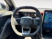 Ford Explorer Collection Extended Range RWD 79 kWh | Nieuw te Bestellen | €3.500,- Ready Set Ford Bonus | 579km WLTP Rijbereik | Trekhaak | B&O Premium Audio | 360 Graden Camera | HUD | Verwarmbare Voorstoelen | Verwarmbaar Stuur
