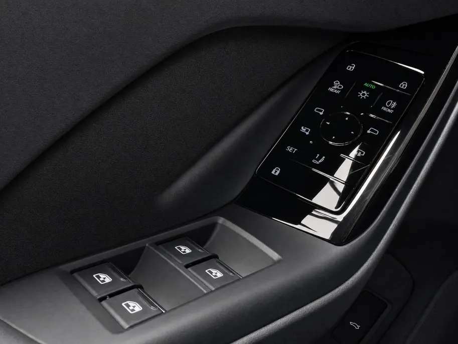Audi Q6 e-tron Advanced quattro 100 kWh 388PK · Panoramadak · Leder · Trekhaak · 360°Camera · Garantie t/m 25-10-2030 of 100000km.