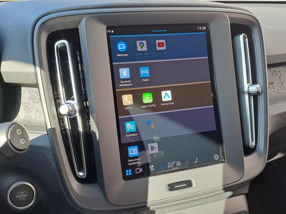 Volvo XC40 2.0 B3 Essential AUTOMAAT | Stuurverwarming | Stoelverwarming | Adaptieve Cruise | Apple Carplay/Android Auto