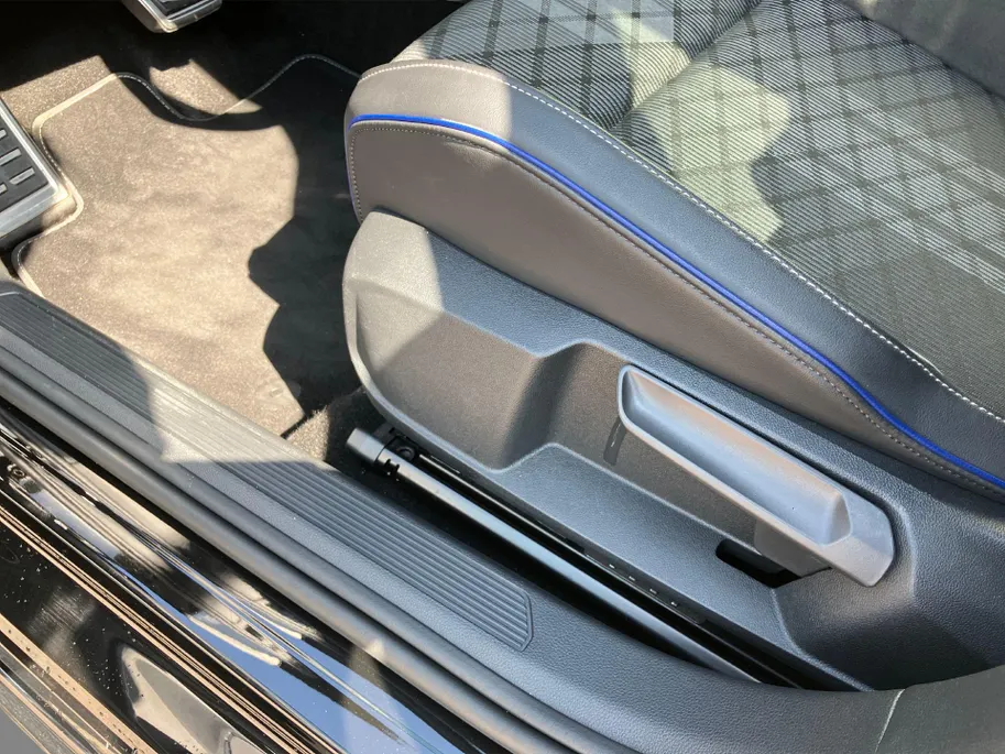Volkswagen Golf 1.5eTSI/150PK DSG R-Line · Camera · Apple/Android Car Play · Stuur- & Stoelverwarming · Garantie t/m 14-03-2027