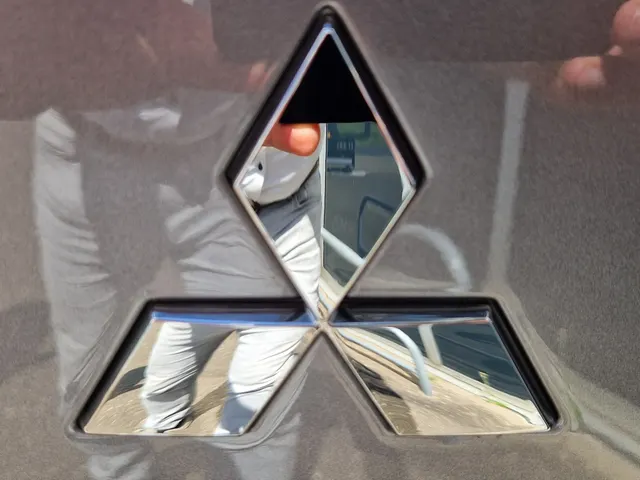 Mitsubishi Grandis 1.8i HEV First Edition | Navigatie | 8 jaar garantie