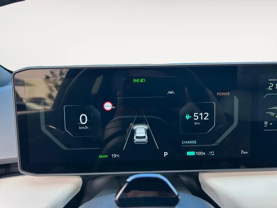 Kia EV4 Hatchback GT-PlusLine 81.4 kWh | Schuif/kanteldak | Lederen bekleding | 360 Graden camera | Head up display | Elektrische achterklep | Elektrische stoel verstelling met geheugen | Stoel verwarming + ventilatie voor | Dodehoek camera | Draadloze oplader | 