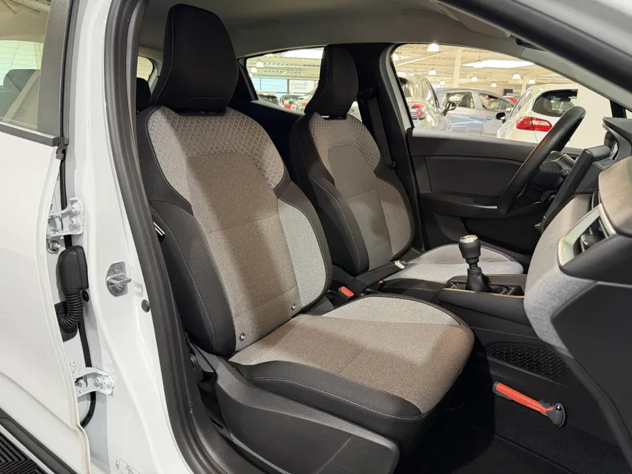 Renault Clio 90PK TCe GPF Evolution | DEMO | Navi | Camera | Apple CarPlay/Android Auto | Parkeersensoren | Airco | Licht & Regen Sensor | Cruise Control | Full LED | Digital Cockpit |