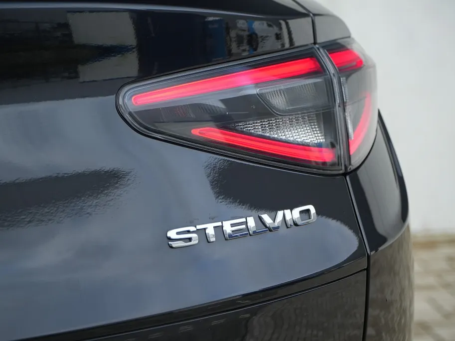 Alfa Romeo Stelvio 2.0 Turbo 280 PK AWD Competizione | Veloce | Pano | Harman | 21'