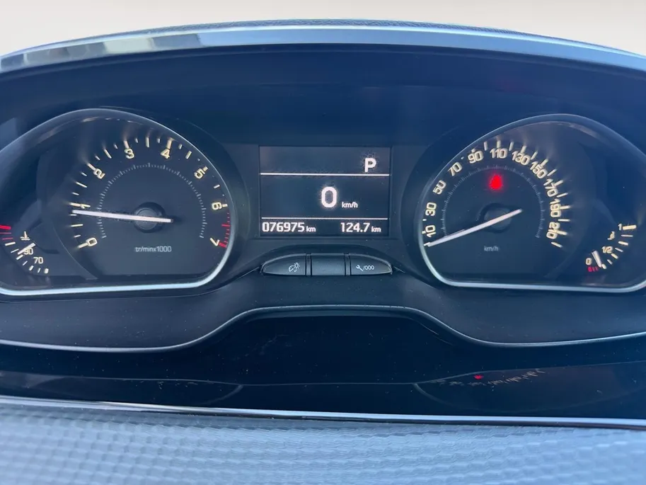 Peugeot 208 1.2 PureTech Allure Automaat | Climate / CruiseControl | All Season banden | 12 Maanden garantie!