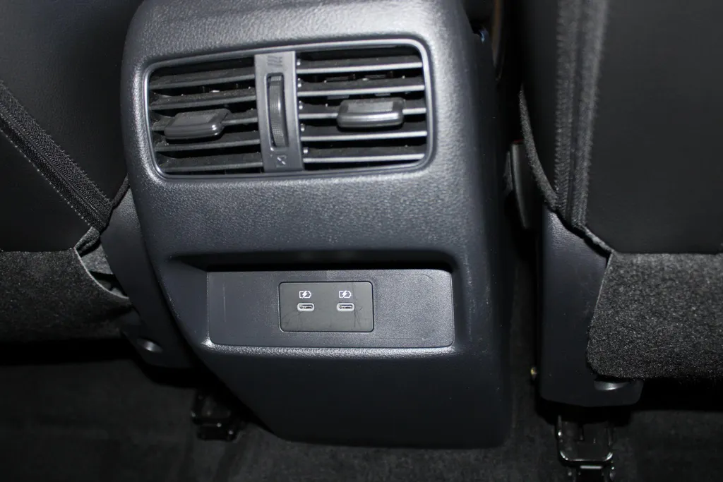 Nissan QASHQAI 1.5 e-Power Business Design | Navigatie| camera 360vieuw| Apple Carplay & Android auto | Pdc voor en achter | Two-tone lak | LM wielen | Pro-pilot | Climate controle | Inklapbare buitenspiegels | I-key |