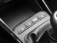 Kia Stonic 1.0 T-GDi MHEV DynamicPlusLine | Stuur-/stoelverwarming | Camera | Cruise adapt. | Clima | LED | Navi | 16' LM | Keyless |