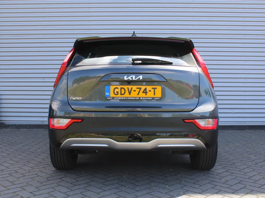 Kia Niro EV Light Edition 64.8 kWh | Camera | Cruise adapt. | Clima | 17' LM | Navi | Keyless | All season banden | 17% bijtelling |