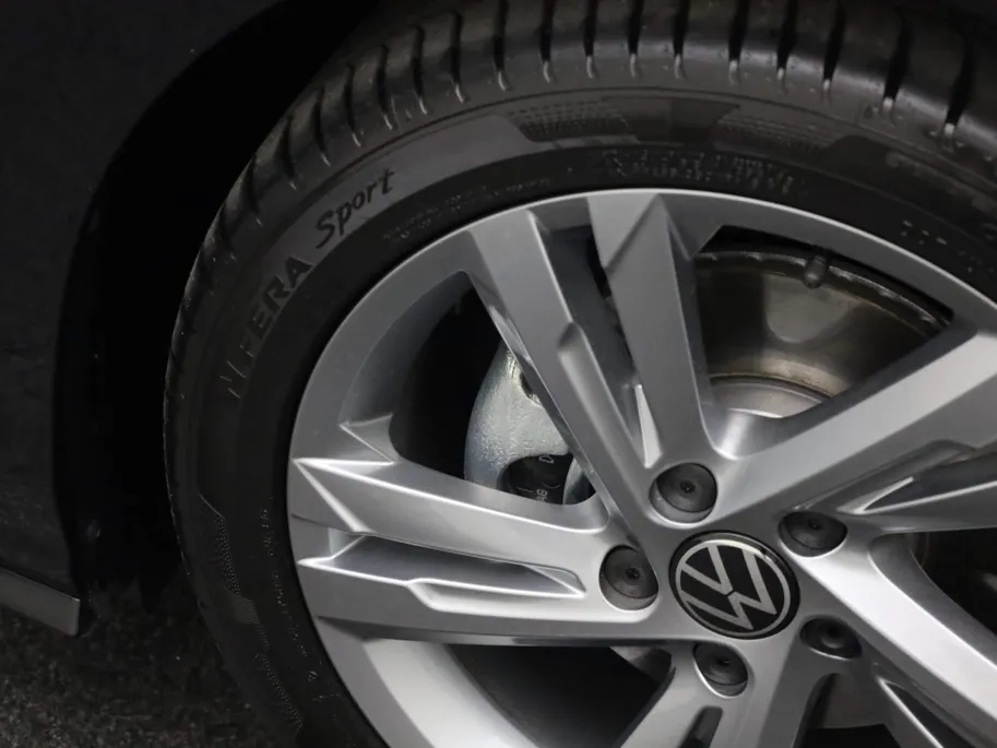 Volkswagen Golf 1.5eTSI/130PK DSG R-Line · Panoramadak · Apple/Android Car Play · Stoel & Stuurverwarming · Navigatie