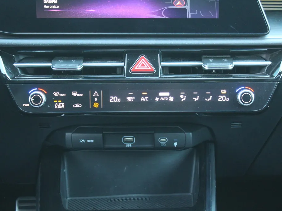 Kia Niro 1.6 GDi Hybrid ExecutiveLine | Camera | Leer | Schuifdak | Stoelverwarming+ventilatie | Elektr. stoelverstelling + achterklep | 18' LM | HUD |