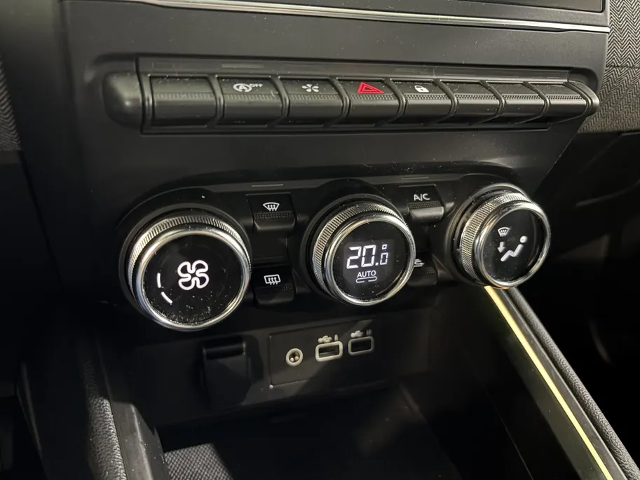 Renault Clio 90PK TCe GPF Techno | Navi | Camera | Parkeersensoren | Digital Cockpit | Apple CarPlay/Android Auto | Armsteun | Licht & Regen Sensor | Climate Control |