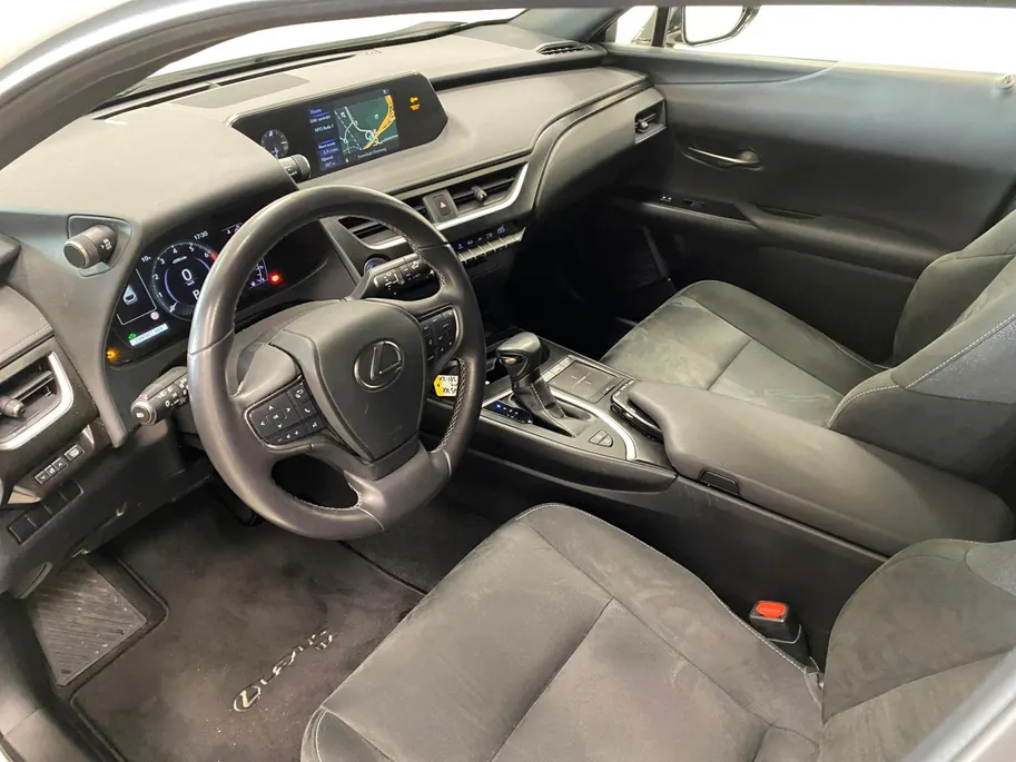 Lexus UX 250 HYBRID | FIRST EDITION | TREKHAAK | NL-AUTO |