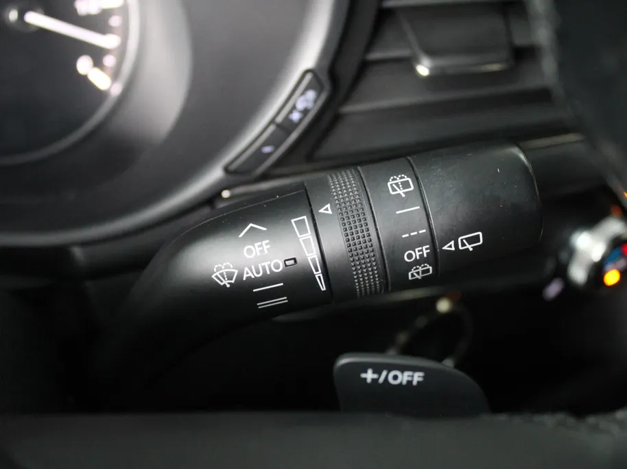 Mazda 3 2.0 e-SkyActiv-G M Hybrid 122 Luxury | Trekhaak | Stuur-/stoelverwarming | Leer | 360 Camera | Stoelgeheugen | 18' LM | HUD | LED | Cruise adapt. |