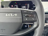 Kia EV2 Plus 42.2 kWh | Navigatie | Climate control | Adaptive cruise control | Stoel + Stuurverwarming | Parkeersensoren voor en achter + parkeercamera achter