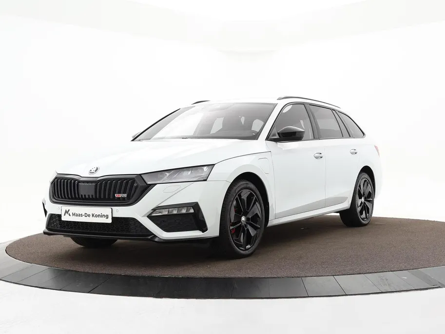 Škoda Octavia Combi 1.4 TSI iV PHEV 245pk DSG RS · Inklapbare Trekhaak · Head-Up Display · Matrix LED · Stoelverwarming · ACC · Keyless ·