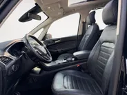 Ford Galaxy 2.5i HEV | Dealer onderhouden | Automaat | Pano dak | BLIS | 7 persoons | Lederen bekleding | Winter pack | Parkeersensoren voor en achter | Achteruitrijcamera | Cruise control | Apple carplay & Android auto | Privacy glas | Bovag garantie |