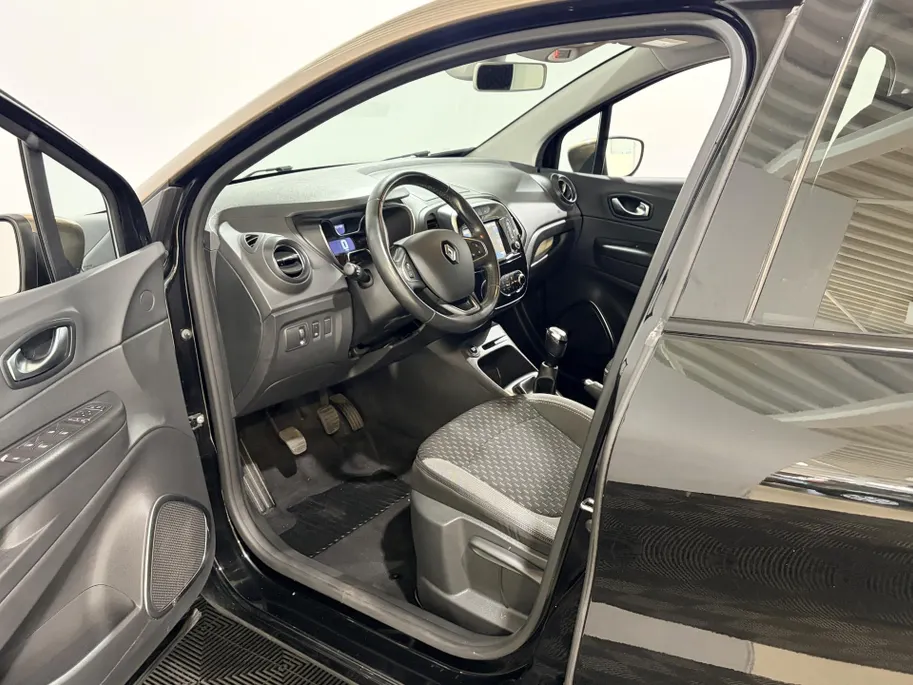 Renault Captur 90PK TCe Intens | Trekhaak | Navi | Climate Control | Bluetooth | Camera | Parkeersensoren | Cruise Control | Armsteun | Licht & Regen Sensor | Blind Spot |